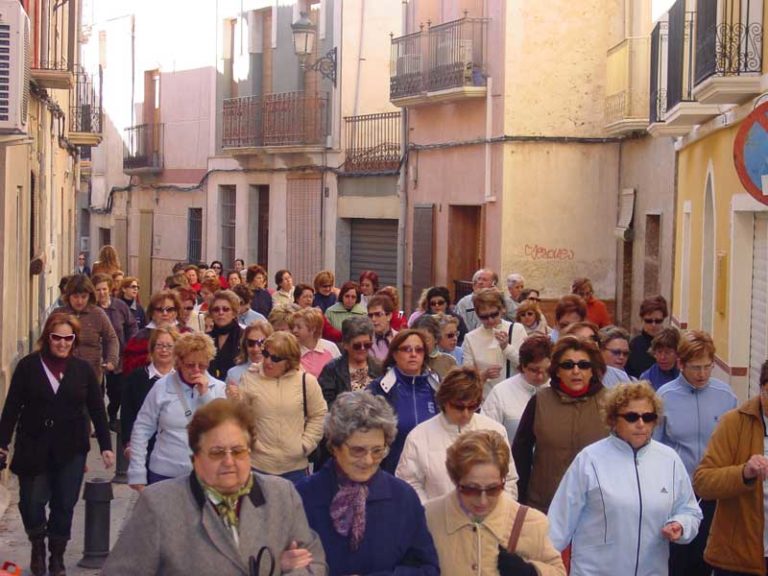 La «Marcha a Peu» concentra a 200 mujeres