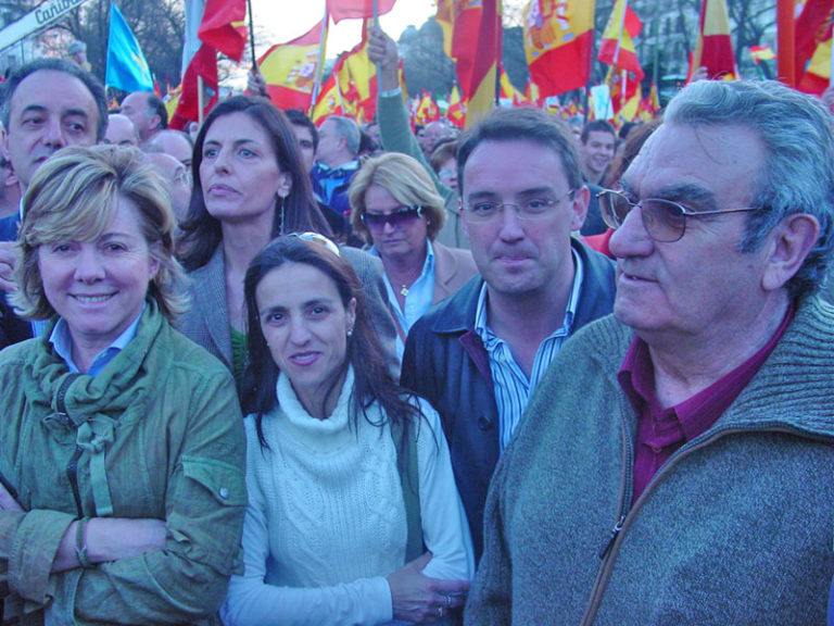 Cerca de 200 noveldenses han viajado a Madrid para manifestarse contra “las cesiones del Gobierno ante ETA”