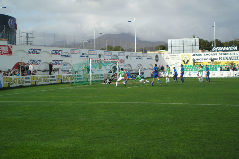 Fútbol: Contundente victoria del Novelda frente a un flojo Oliva (4-1)