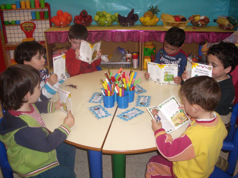 Celebración del Día del Libro Infantil en la libreria La Farándula