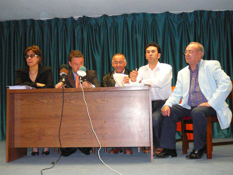CC.OO. renueva el contrato de extranjería con el Ayuntamiento de Novelda
