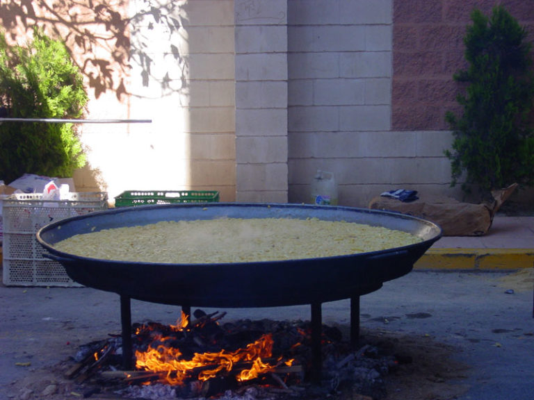 EL PARTIDO POPULAR CIERRA SU CAMPAÑA ELECTORAL CON UNA TORTILLA PARA 1000 PERSONAS Y EL CONCIERTO DE