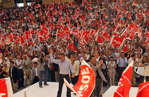 La agrupación socialista de Novelda acude al acto central de campaña del PSPV-PSOE en Alicante