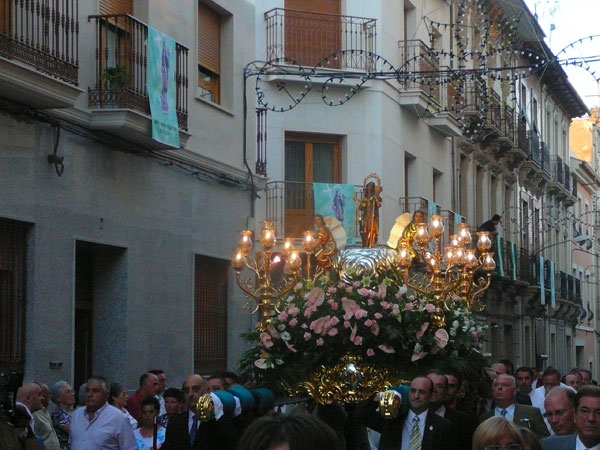 Procesión solemne en honor a Santa María Magdalena