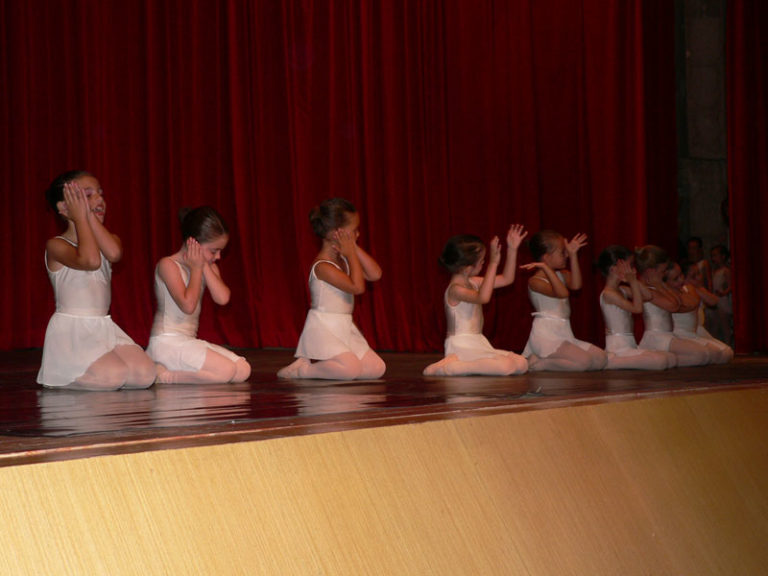 DEMOSTRACIÓN DE DANZA EN EL CENTRO CÍVICO