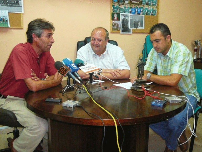 Fútbol: El Novelda presenta a Casimiro Torres como entrenador para la próxima temporada