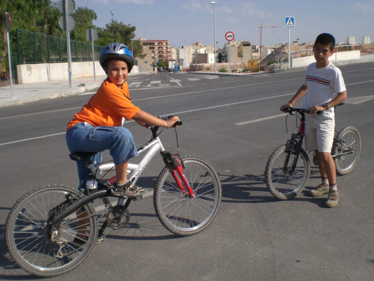 El verano posibilita el disfrute de la bicicleta y el entorno