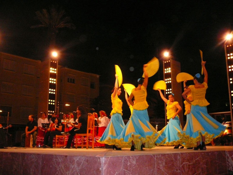 «Canela Fina» actúa en la Glorieta