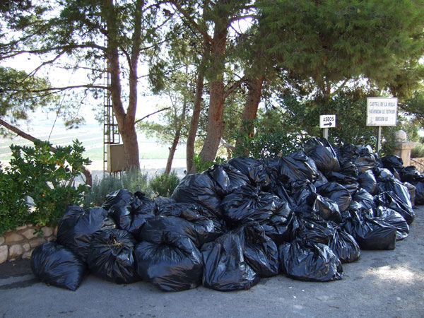 El proyecto europeo de limpieza de montes recoge 7.500 kg de residuos en La Mola
