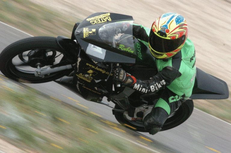 Motociclisme: Rubén Fenoll guanya després d’un greu accident als entrenaments