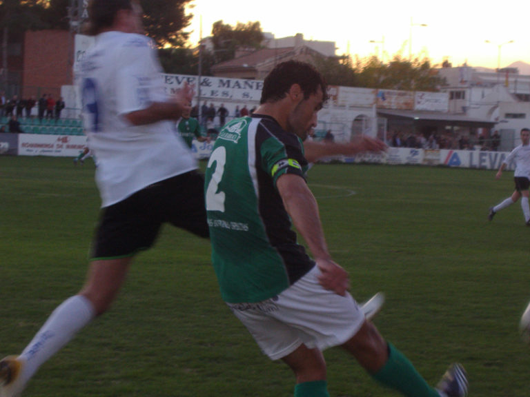 Fútbol / Novelda 2-0 Xàtiva / El Novelda alcanza la tercera plaza de la clasificación con una victoria deslucida