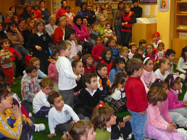 Llorenç Giménez entusiasma als xiquets en la Casa de la Cultura