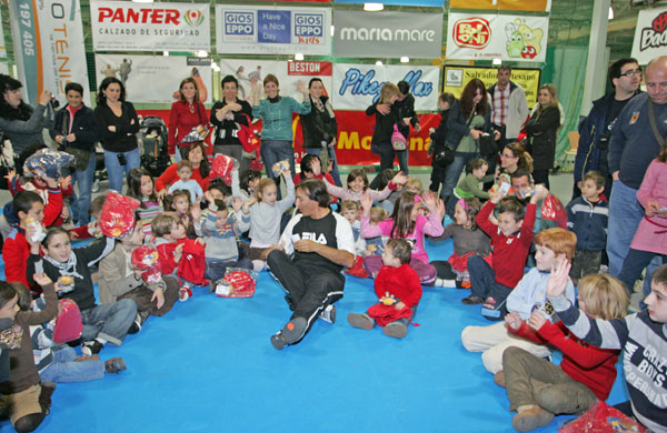 La Institución Ferial Alicantina llena sus dos pabellones con decenas de atracciones para niños de todas las edades