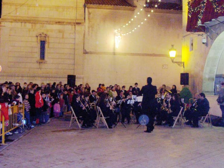 La inauguración del tradicional Belén del Ayuntamiento inicia las fiestas de Navidad en Novelda