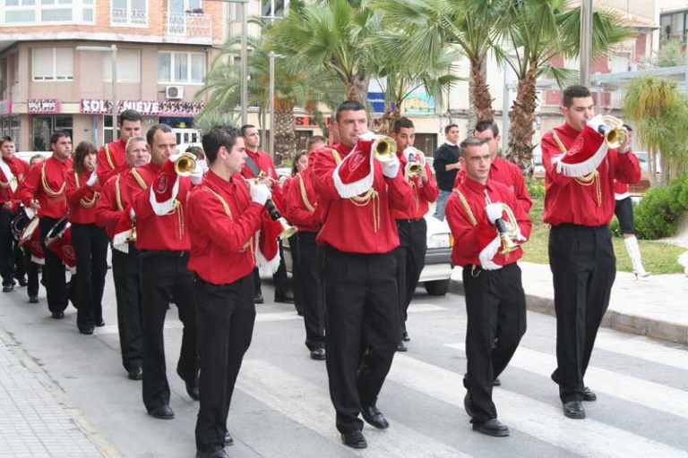 Novelda celebra en el parque Viriato el II Certamen de cornetas y tambores