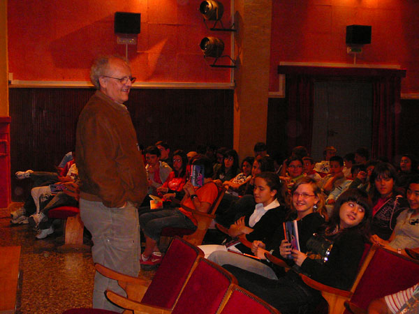 El escritor Carlos Puerto anima a la lectura a los alumnos de 1º de ESO del Colegio Padre Dehon