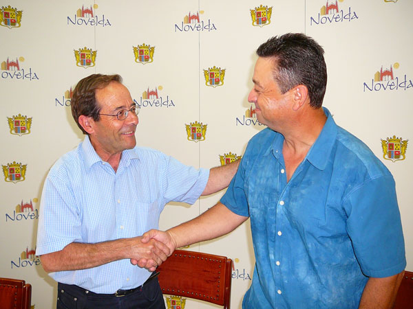 La Sociedad Musical Santa María Magdalena firma un convenio de colaboración con el Ayuntamiento de Novelda