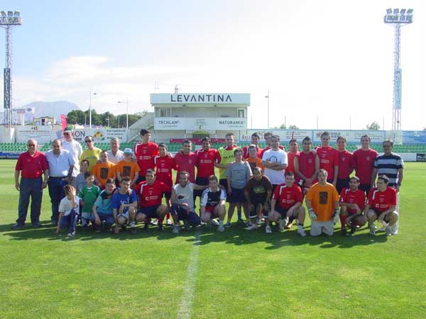 El C.F. Noveldense  y CAPAZ disputan un bonito y solidario partido de fútbol