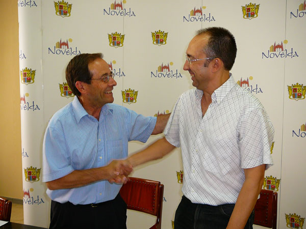 La Unisón Musical “La Artística” se une a la firma de convenios con el Ayuntamiento de Novelda