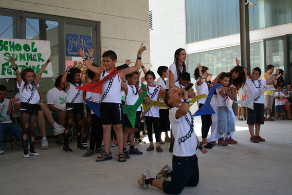 CAPAZ clausura su Escuela de Verano de julio con un divertido teatro