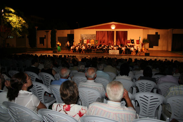 El Concierto Fester llena de música mora y cristiana el Auditorio Municipal