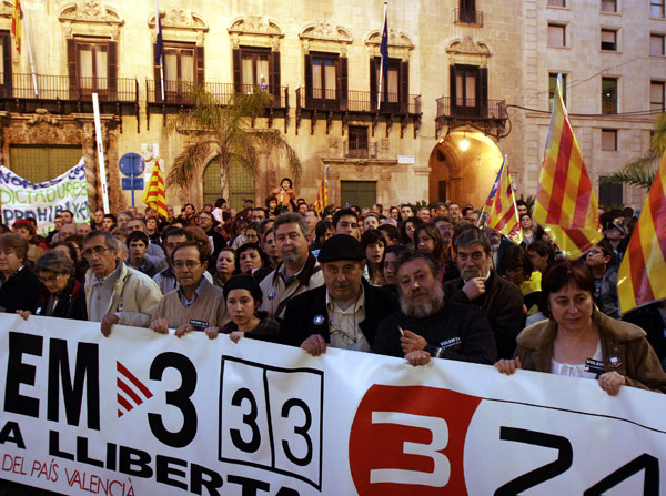 Política / La manifestació a Alacant pel tancament del repetidor de TV3 compta amb la participació del regidor Víctor Cremades
