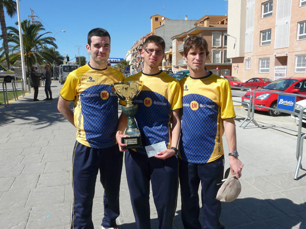 El atleta noveldense Daniel Cortés, del CA Revestimientos Mediterráneo gana en la categoría junior de la media maratón de Ribarroja