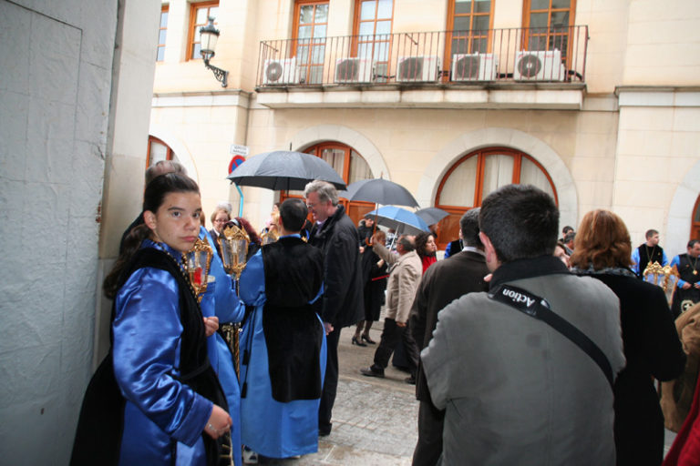 La lluvia hace suspender la procesión del Santo Entierro que se traslada al sábado a las 18´00 h.