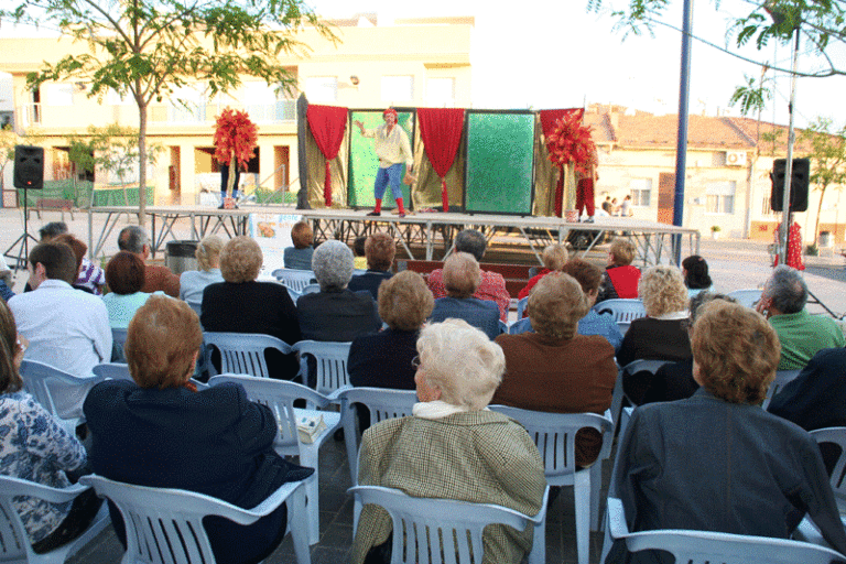 TEATRO EN EL BARRIO DE LA ESTACIÓN