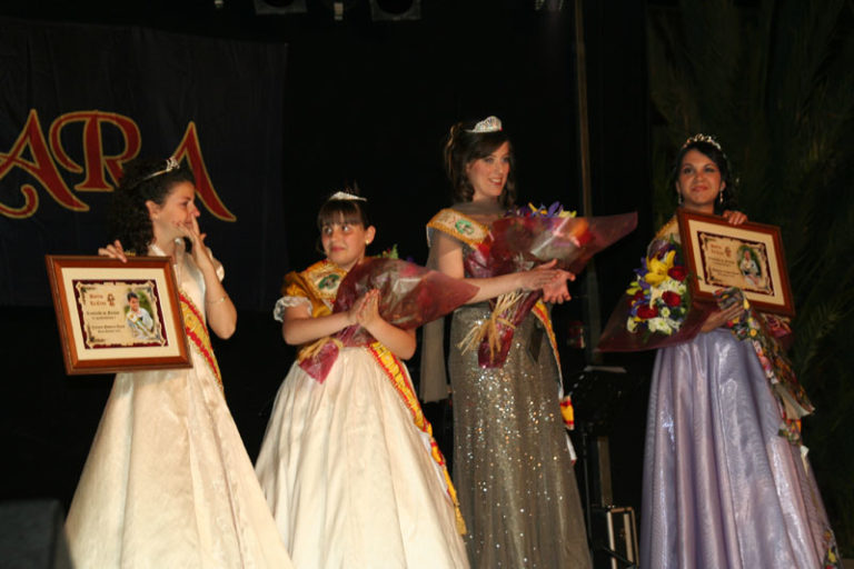 Presentación de las Reinas 2009 del barrio La Cruz