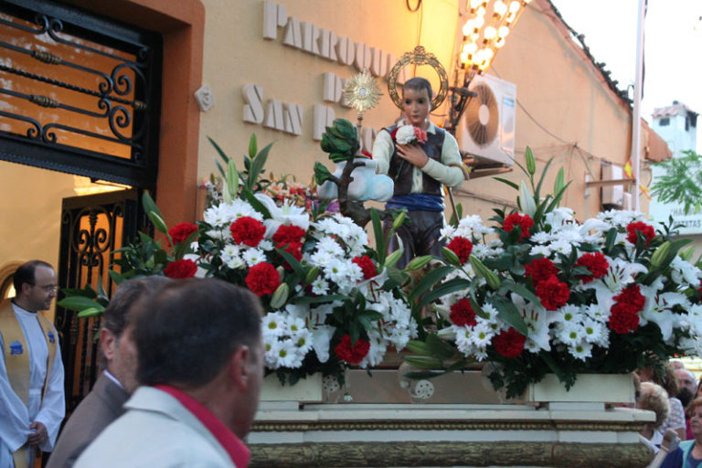 Santa Misa con la participación del Coro Rociero y Solemne Procesión en honor a San Pascual Bailón