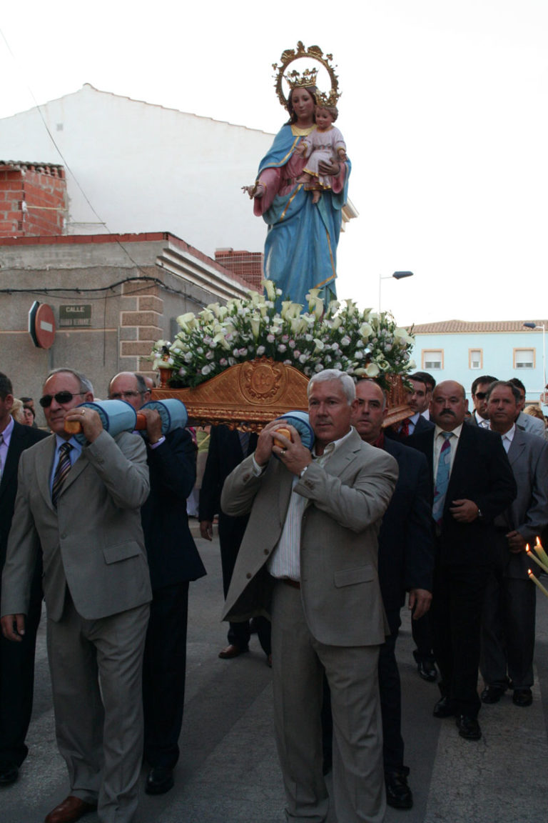 Solemne procesión en el barrio de María Auxiliadora