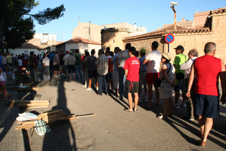 Gachamiga de San Roque, Ofrenda de flores y Capellanes y paloma