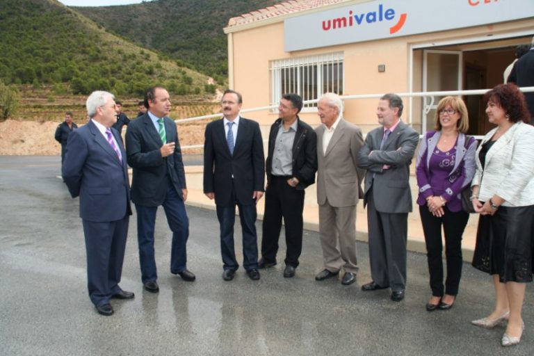 José Joaquín Ripoll inaugura el centro asistencial de las canteras Monte Coto de Algueña