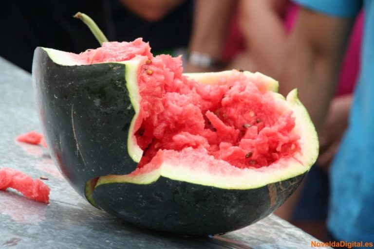Misa y tradicional melonada en el Castillo de Novelda por la comparsa Negres Betànics