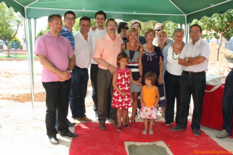 El Ayuntamiento coloca la primera piedra del nuevo Centro para Enfermos de Alzheimer
