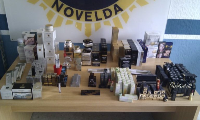 La Policía Local se incauta de cosméticos de alta gama por valor de 3.000 euros en el mercadillo