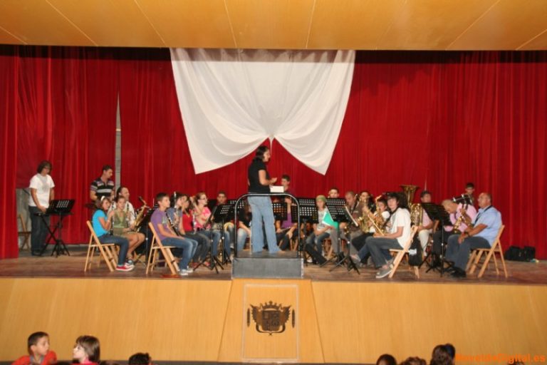 La Sociedad Musical Santa María Magdalena de Novelda realiza un concierto didáctico