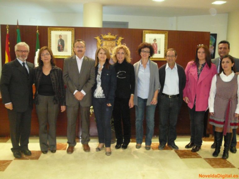 Una delegación de profesores de un instituto de Italia visitan Novelda para preparar un intercambio con el IES La Mola