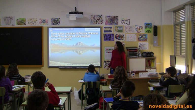 El colegio Jesús Navarro apuesta por la implantación de las pizarras electrónicas