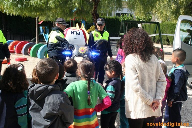 La Policía Local continúa instruyendo a los más pequeños