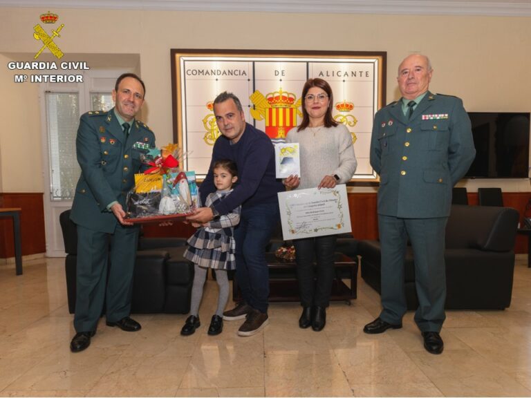 La Guardia Civil de Alicante entrega los premios de su concurso anual de dibujo