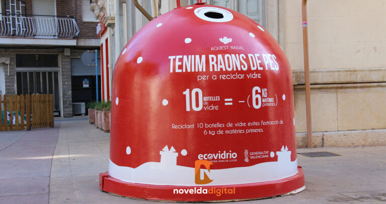 Novelda promueve el reciclaje del vidrio en Navidad