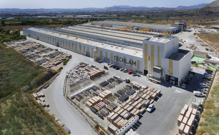 Techlam, marca del Grupo Levantina, aumenta su capacidad productiva con la adquisición de una nueva planta industrial en Nules