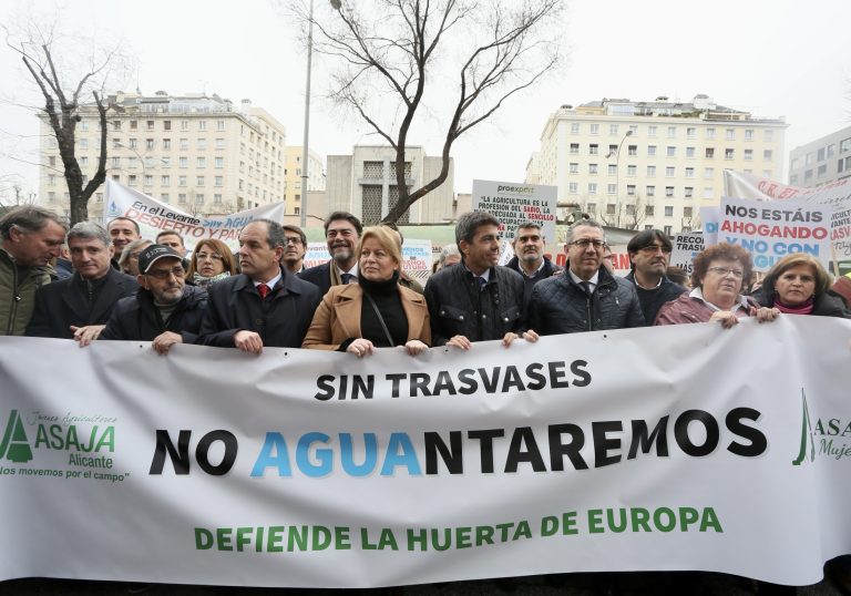 El campo alicantino se moviliza en Madrid para rechazar el recorte del Trasvase del Tajo-Segura