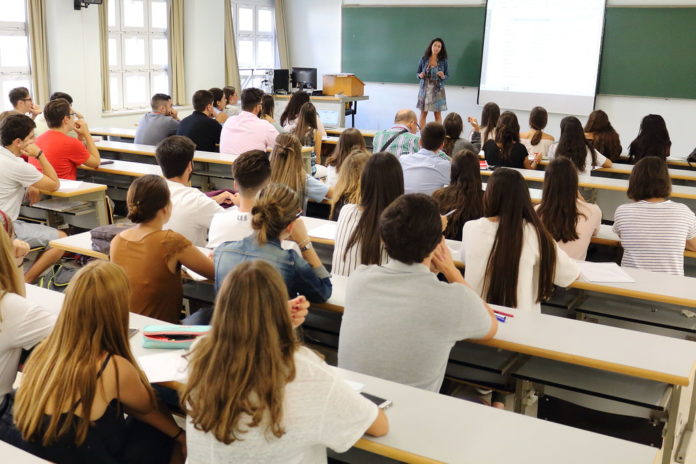 El Consell convoca becas de hasta 2.000 euros para evitar el abandono universitario en los últimos cursos