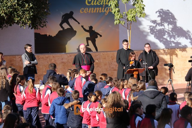 El Obispo José Ignacio Munilla visita el colegio Oratorio Festivo para bendecir su nueva capilla