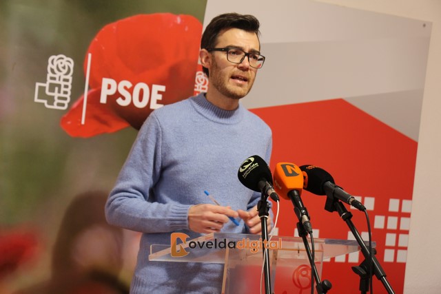 La asamblea de la agrupación local socialista aprueba por unanimidad la candidatura para las elecciones municipales que encabeza Fran Martínez