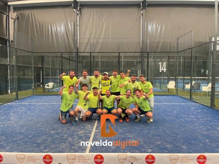 El equipo noveldense de pádel Old Glories campeones amateurs de la Comunidad Valenciana y Murcia