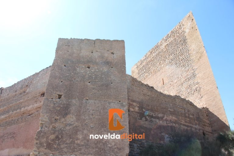 La recuperación de la muralla norte del Castillo de la Mola podrá contar con subvenciones gracias al Plan Director